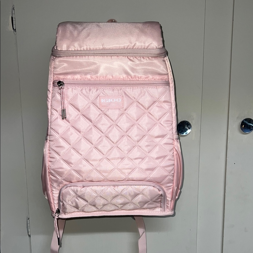 Igloo Pink INSULATED Quilted Backpack with Adjustable Straps NEVER USED!!